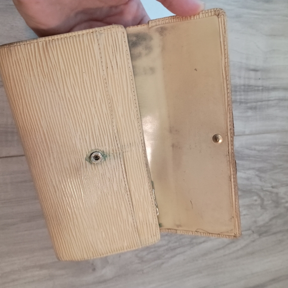 LOUIS VUITTON Yellow Epi Leather Bi Fold Long Wallet Purse Women's - Picture 8 of 14